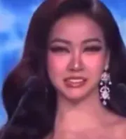 Kínos videó: a színpadon estek ki a szépségkirálynő-jelölt fogai