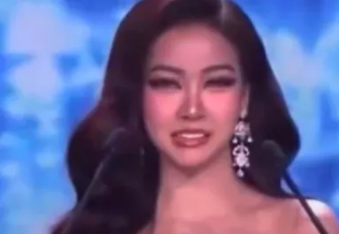 Kínos videó: a színpadon estek ki a szépségkirálynő-jelölt fogai