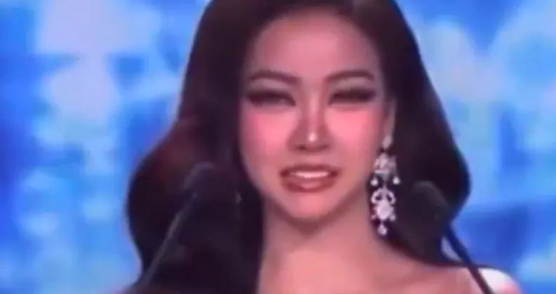 Kínos videó: a színpadon estek ki a szépségkirálynő-jelölt fogai