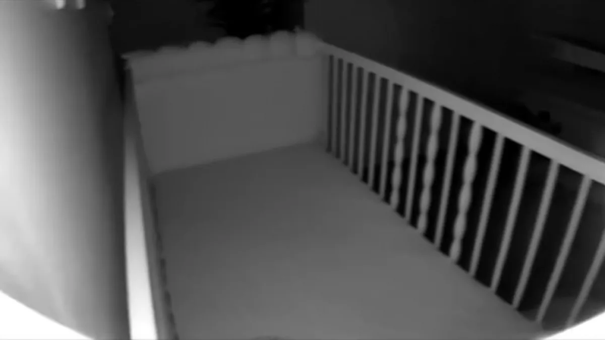 Durranásra ébred az apa éjszaka: amikor a kiságyba néz, jön a sokk