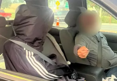 Álutas a gyorsítósávban: bizarr trükköt leplezett le a rendőrség