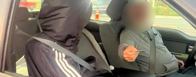 Álutas a gyorsítósávban: bizarr trükköt leplezett le a rendőrség