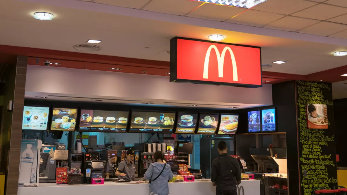 Fertőtlenítőszert kapott víz helyett a Mekiben egy 2 éves kisfiú: beleivott