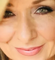 25 évig nem mosta le a sminkjét a nő: borzalmas, mi történt vele