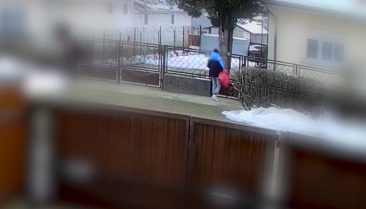 Bement a 77 éves dabasi nénihez Sanyi, hogy meghozta a csomagot: ami ezután történt, megmagyarázhatatlan