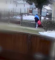 Bement a 77 éves dabasi nénihez Sanyi, hogy meghozta a csomagot: ami ezután történt, megmagyarázhatatlan