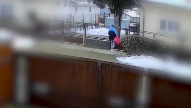 Bement a 77 éves dabasi nénihez Sanyi, hogy meghozta a csomagot: ami ezután történt, megmagyarázhatatlan