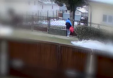 Bement a 77 éves dabasi nénihez Sanyi, hogy meghozta a csomagot: ami ezután történt, megmagyarázhatatlan