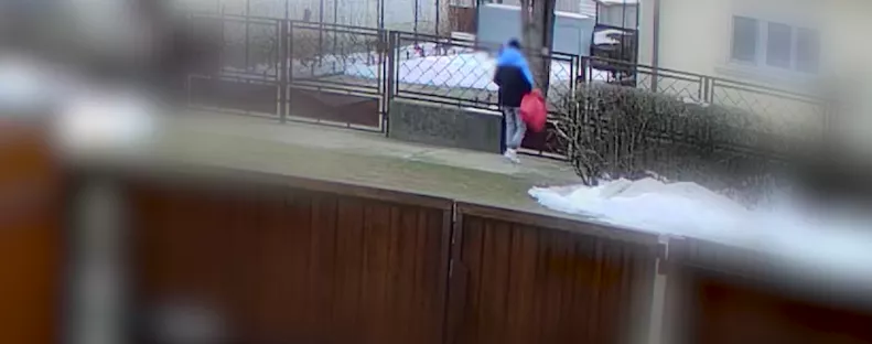 Bement a 77 éves dabasi nénihez Sanyi, hogy meghozta a csomagot: ami ezután történt, megmagyarázhatatlan