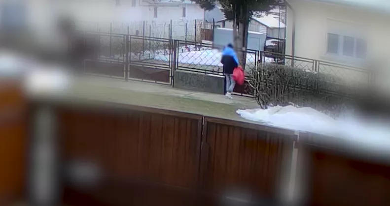 Bement a 77 éves dabasi nénihez Sanyi, hogy meghozta a csomagot: ami ezután történt, megmagyarázhatatlan