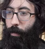 Ősember külsővel ment a férfi fodrászhoz: amit vele műveltek, megdöbbentő