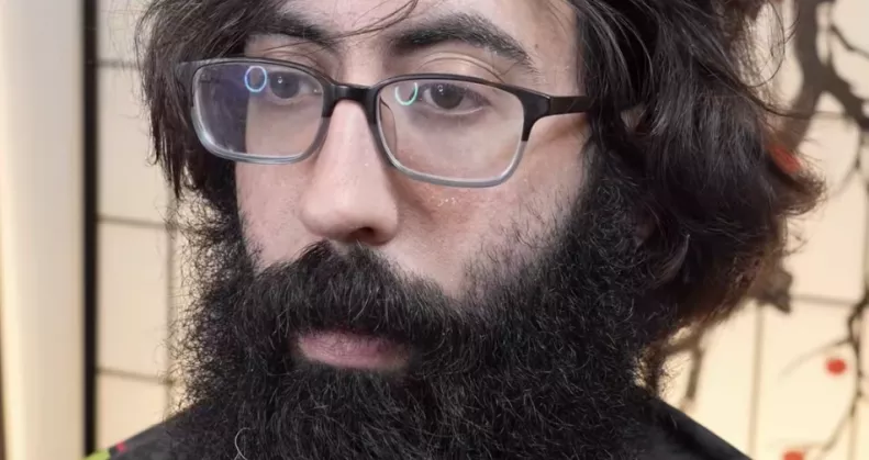 Ősember külsővel ment a férfi fodrászhoz: amit vele műveltek, megdöbbentő