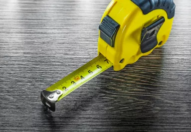 Meg fogsz lepődni: erre való valójában a mérőszalag végén lévő lyuk