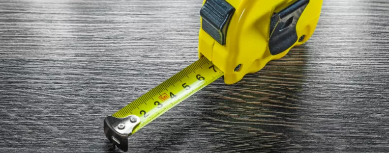 Meg fogsz lepődni: erre való valójában a mérőszalag végén lévő lyuk