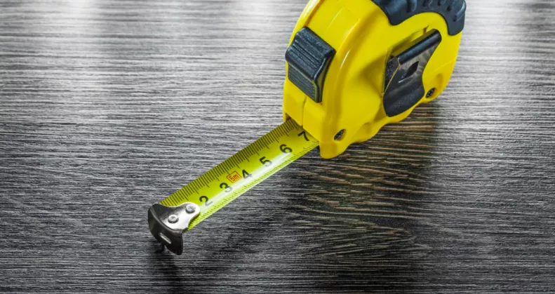 Meg fogsz lepődni: erre való valójában a mérőszalag végén lévő lyuk