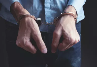 13 éven át: bedrogozta és megerőszakolta a feleségét a képviselő