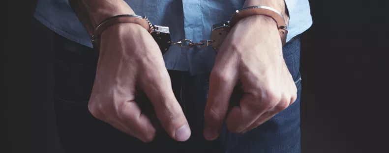 13 éven át: bedrogozta és megerőszakolta a feleségét a képviselő