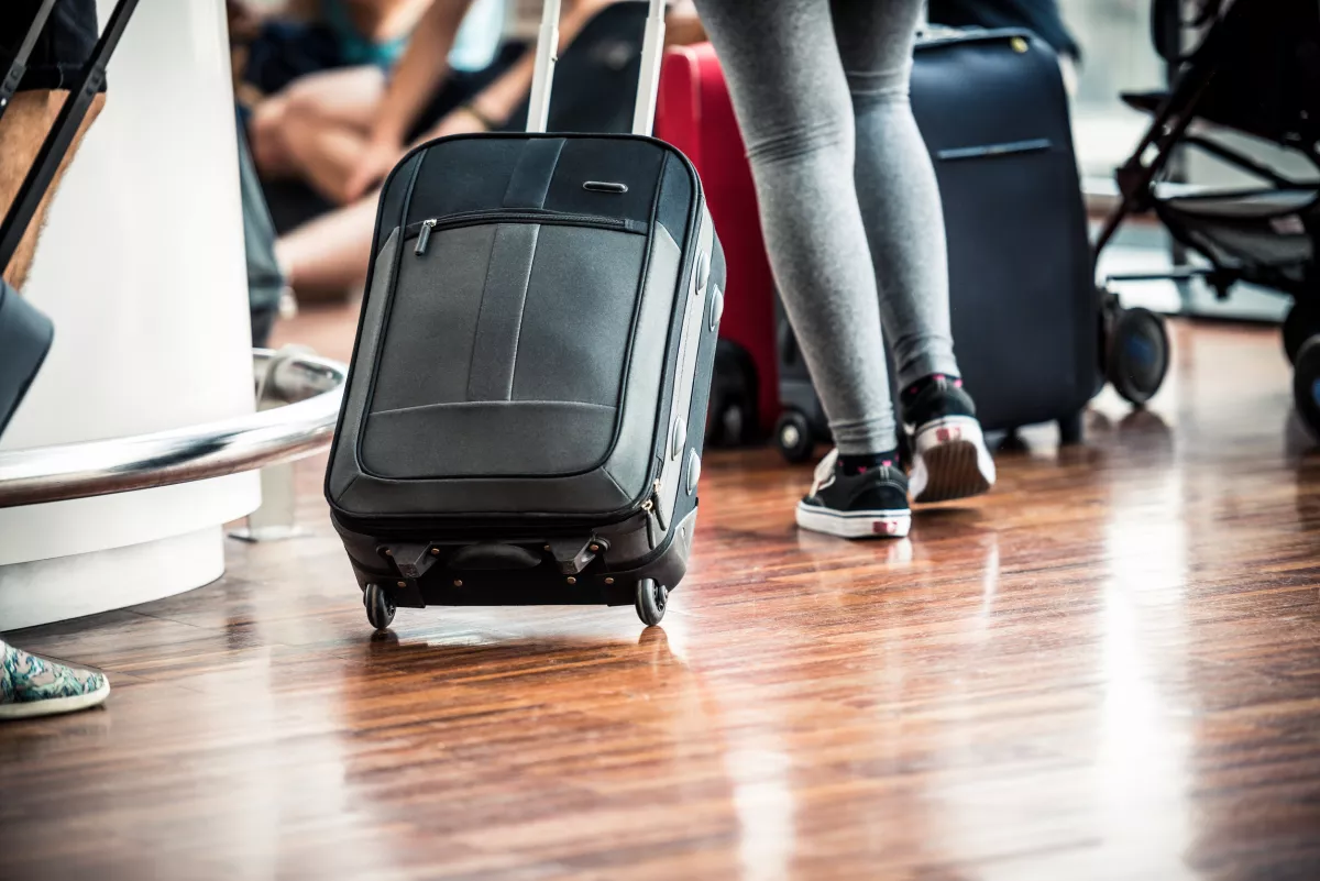 Utazási szakértő: Ezért ne utazz soha ezzel a 3 színű bőrönddel