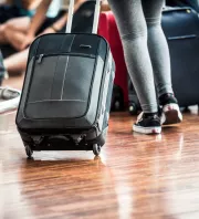 Utazási szakértő: Ezért ne utazz soha ezzel a 3 színű bőrönddel