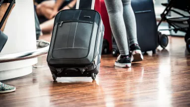 Utazási szakértő: Ezért ne utazz soha ezzel a 3 színű bőrönddel