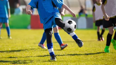 Gyerekek traumatizálva, egy tizenkét éves kórházban: barátságos focimeccsen vesztette el a fejét egy apuka