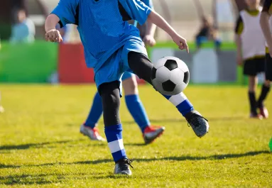 Gyerekek traumatizálva, egy tizenkét éves kórházban: barátságos focimeccsen vesztette el a fejét egy apuka