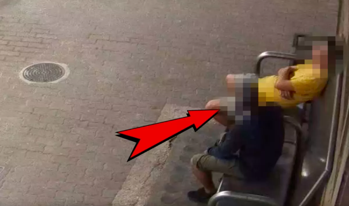 Odalépett az alvó férfihoz a győri állomáson: amit ezután tett, kamera rögzítette