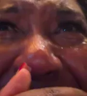 Véletlenül rendelte meg a legdrágább ételt a nő az étteremben: eleredtek a könnyei, amikor meglátta a számlát