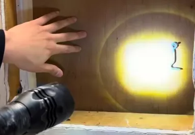 Eltávolítja a pár a fürdőszobai tükröt: aztán nem jutnak szóhoz