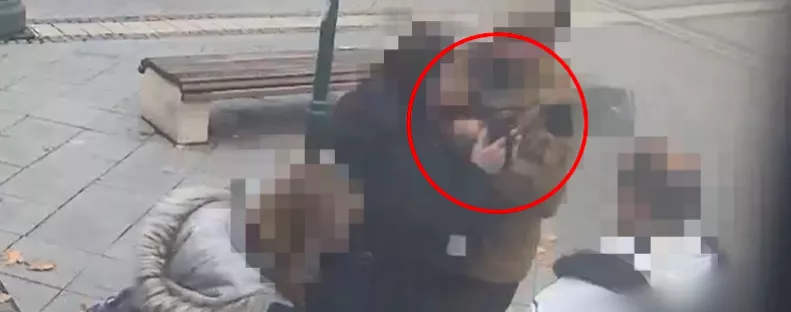 Nem volt jegye a férfinak: amit a jegyellenőr nővel tett, azért börtönbüntetést kérnek rá