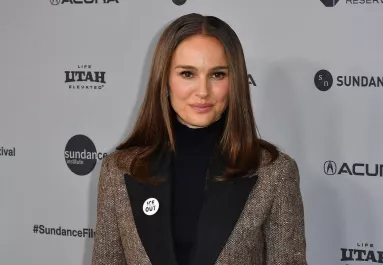 Itt a bejelentés: harmadik babájával várandós a magyarok kedvenc színésznője