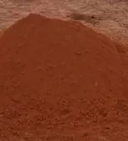 Különös földkupacot fedez fel a gazda a szántóföldjén: Ahogy közelebb megy, minden világossá válik