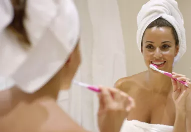 Súlyos következménye lehet a halogatásnak – meddig használhatod valójában a fogkefédet?