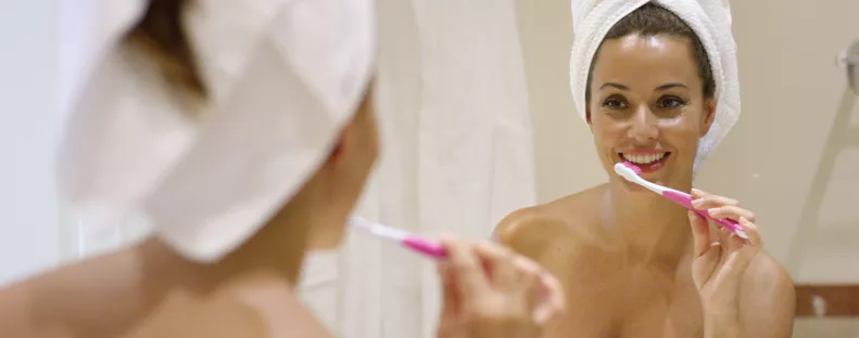 Súlyos következménye lehet a halogatásnak – meddig használhatod valójában a fogkefédet?