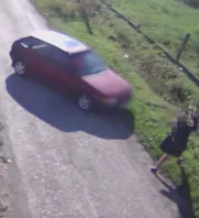 Sokkoló felvételt mutatott be az ügyészség: Saját, szembejövő lányát tarolta le az autójával egy apa
