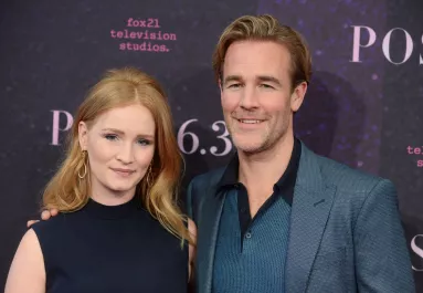 Könnyfakasztó fotók és megrázó vallomás: Így emlékezik meg elhunyt férjéről James Van Der Beek özvegye