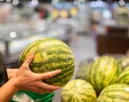 Vége a találgatásnak: Ezzel a 3 egyszerű trükkel mindig mézédes görögdinnyét választhatsz a szupermarketben