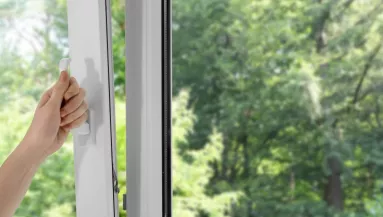 Soha ne hagyd így az ablakot éjszakára: veszélyes következménye lehet