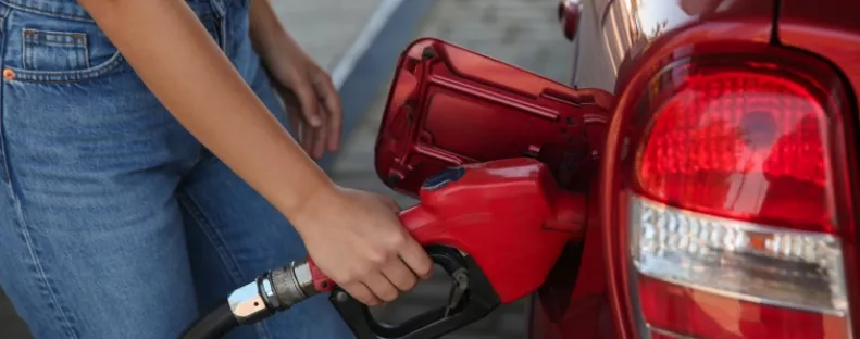 20 liter benzint is spórolhatsz havonta, ha ezt csinálod: egyetlen apró mozdulatról van szó