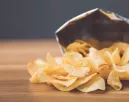 Nem a chips a legveszélyesebb: ez a sós nasi terheli meg leginkább a szívet
