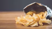 Nem a chips a legveszélyesebb: ez a sós nasi terheli meg leginkább a szívet