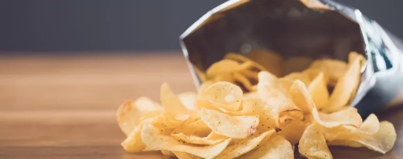 Nem a chips a legveszélyesebb: ez a sós nasi terheli meg leginkább a szívet
