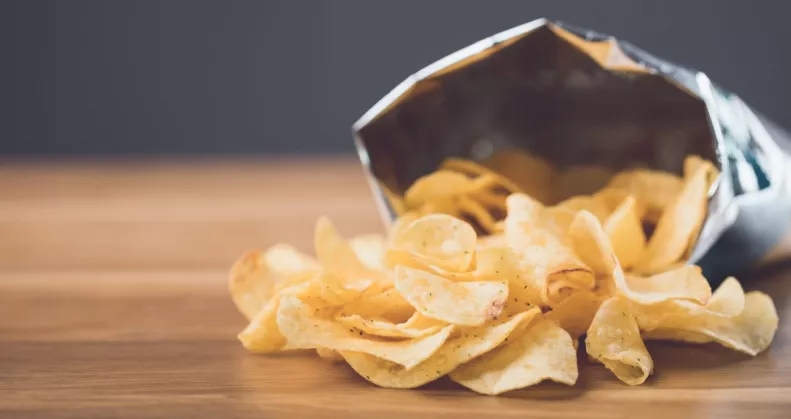 Nem a chips a legveszélyesebb: ez a sós nasi terheli meg leginkább a szívet