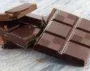 Ezt jelentik a gyanús fehér foltok a csokoládén valójában: sokan azonnal kidobják, pedig nem kéne Ezt jelentik a gyanús fehér foltok a csokoládén valójában: sokan azonnal kidobják, pedig nem kéne