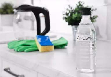 Ezt a 3 dolgot soha ne tisztítsd ecettel: többet árthatsz vele, mint gondolnád