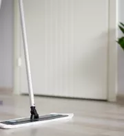 Egyetlen kanál elég belőle: ezt keverd a felmosóvízbe, és sokkal tovább marad tiszta a padló