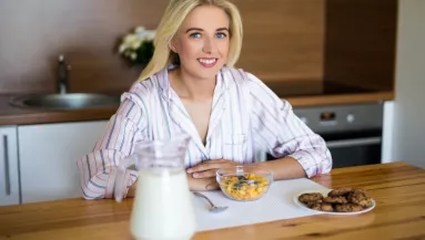 Ez a reggeli étel csendben tönkreteszi a bélrendszert, pedig egészségesnek hisszük