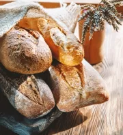 Ha így tárolod a kenyeret, kétszer olyan gyorsan megpenészedik: jobb, ha örökre elfelejted ezt a módszert