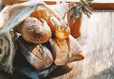 Ha így tárolod a kenyeret, kétszer olyan gyorsan megpenészedik: jobb, ha örökre elfelejted ezt a módszert