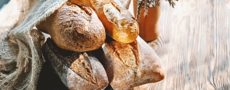 Ha így tárolod a kenyeret, kétszer olyan gyorsan megpenészedik: jobb, ha örökre elfelejted ezt a módszert